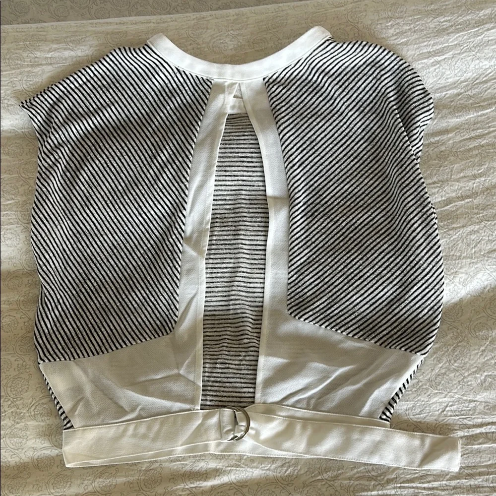 ▪️EXPRESS Striped Black/White Open Back Adjustable Waistband Loose Women’s Sz M - Picture 4 of 9